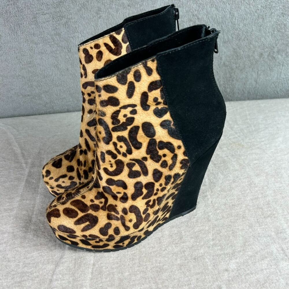 Kelsi Dagger Huette Leather Wedge Platform Booties Size 8.5M Leopard Calf Hair